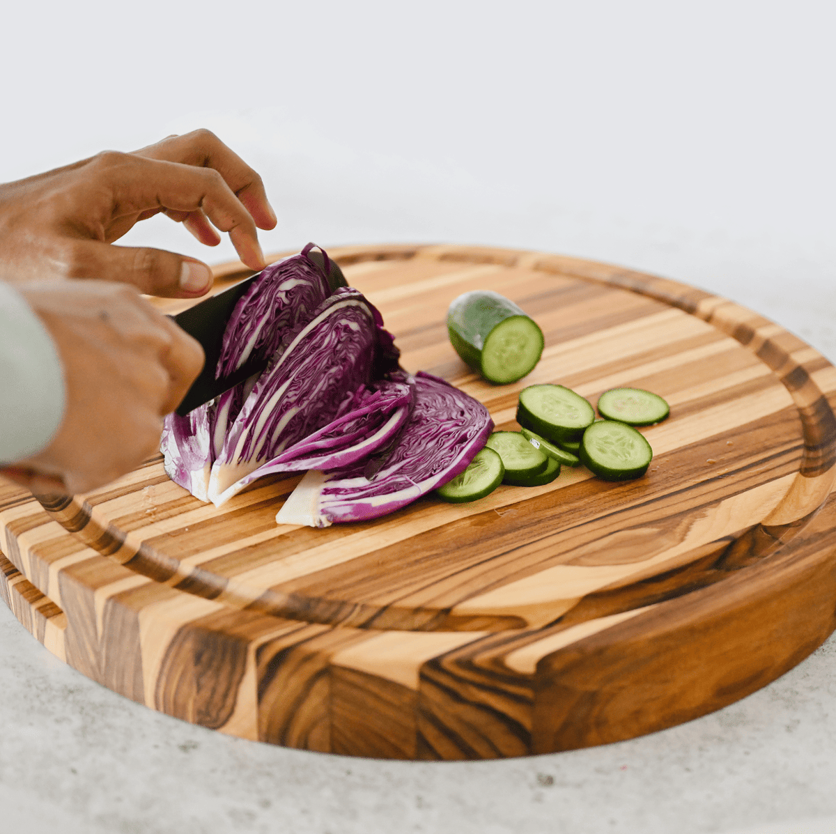 Traditional Round Carving Board 104